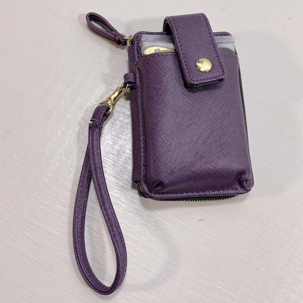 NWOT Plum, purple, compact wristlet/clutch​​​​​​​​​​​​​​​​